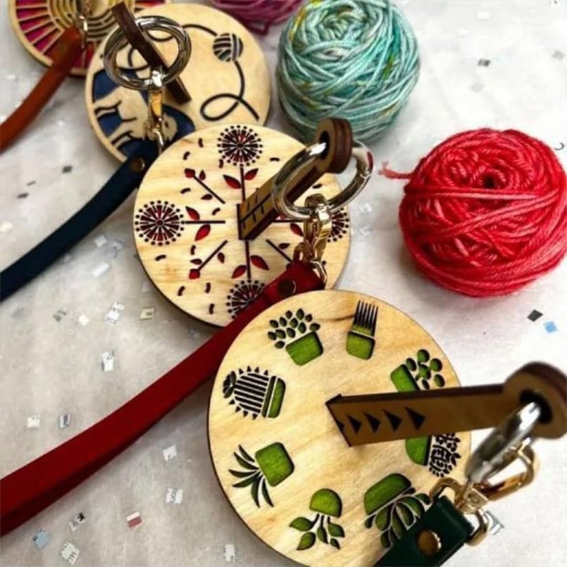 Wooden Portable Yarn Holder - The Perfect Tool for Crochet Enthusiasts