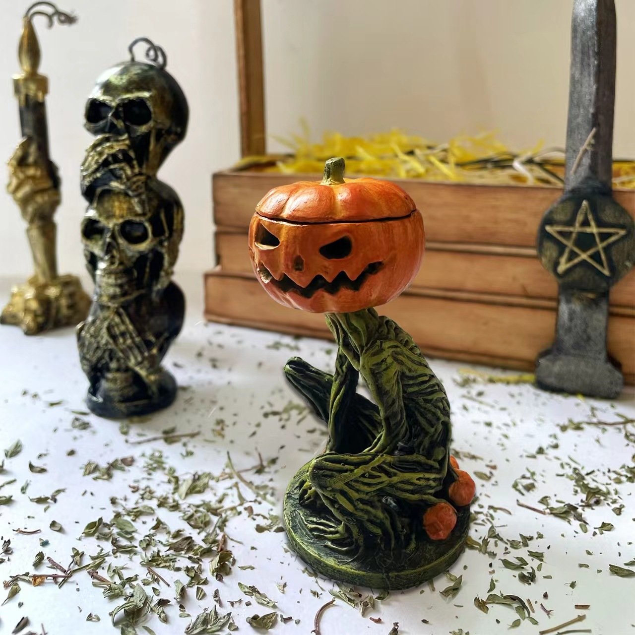 🎃Halloween Scary Swamp Monster Pumpkin Head Ornament