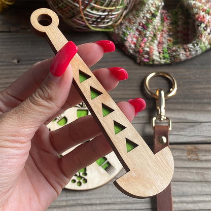Wooden Portable Yarn Holder - The Perfect Tool for Crochet Enthusiasts
